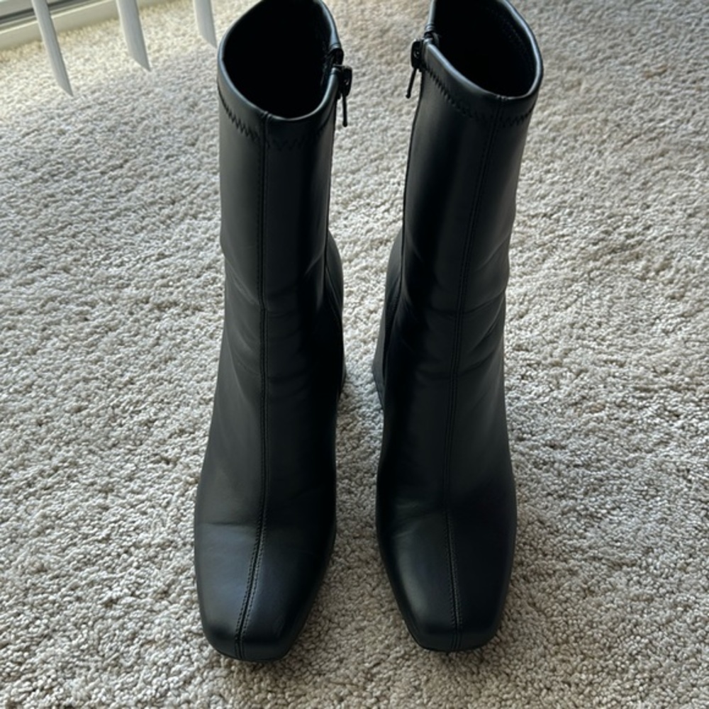 Black heeled boots